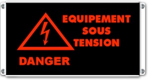 signalisation lumineuse equipement sous tension avec pictogramme danger